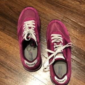 Brooks women’s Chariot